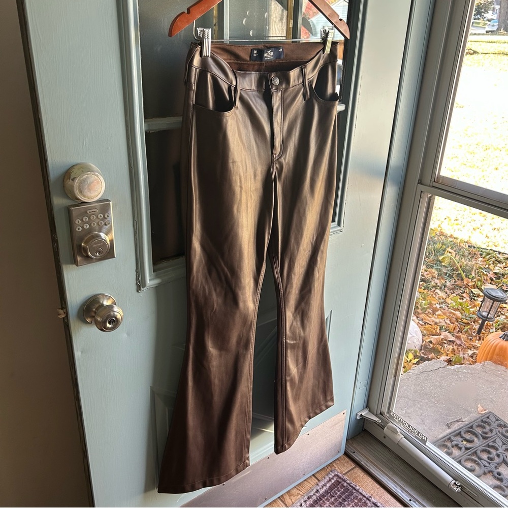 High-Rise Boho 60’s 70’s Flare Leg Vegan Leather Pants Chocolate Brown Hollister - Picture 2 of 10